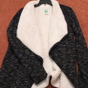 A serpa material cardigan